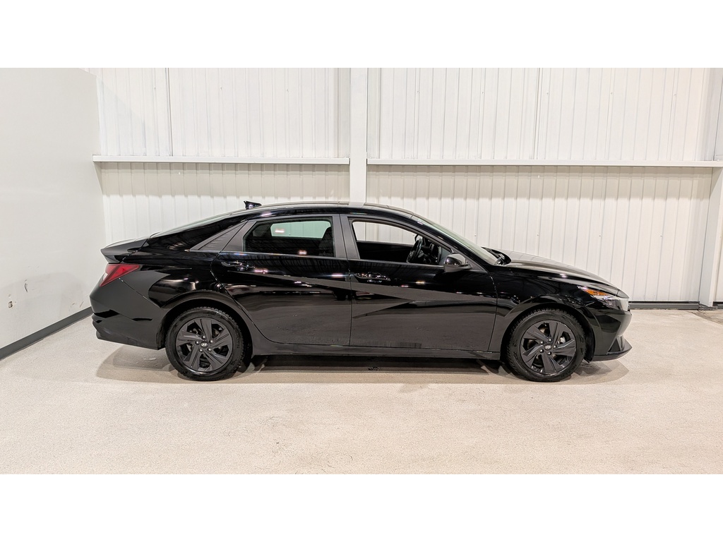 Hyundai Elantra 2022