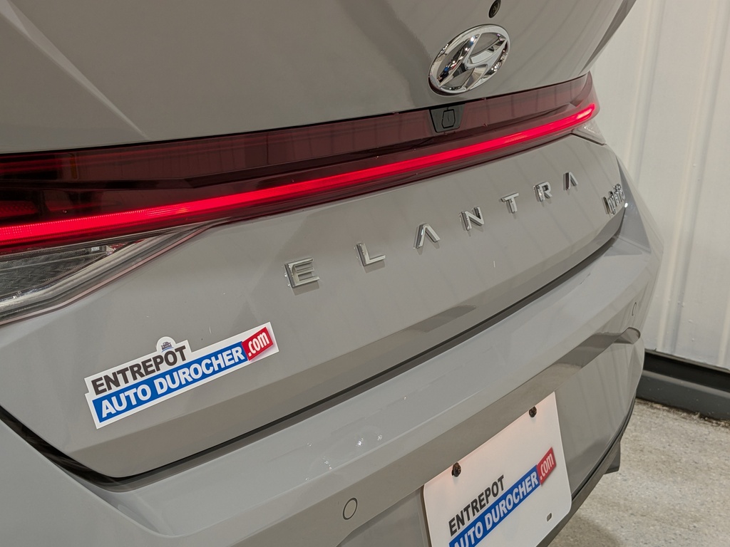 Hyundai Elantra Hybrid 2023