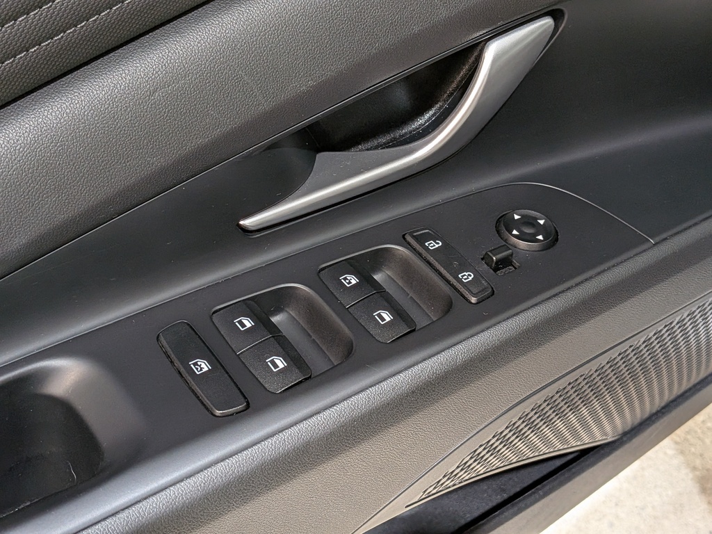 Hyundai Elantra Hybrid 2023