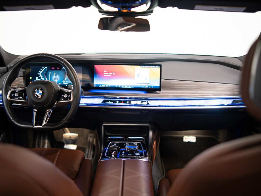 2023 BMW 760i xDrive, Toronto, Cash