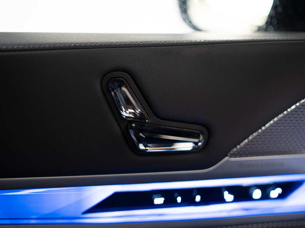 2023 BMW 760i xDrive, Toronto, Cash