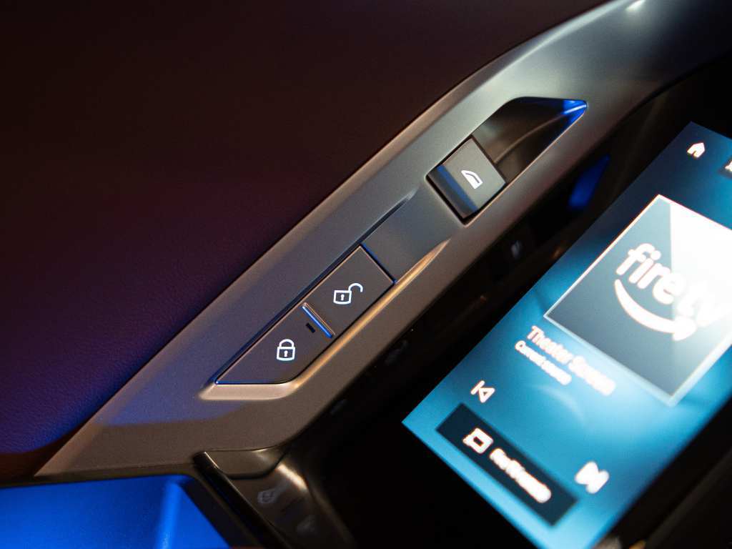 2023 BMW 760i xDrive, Toronto, Cash