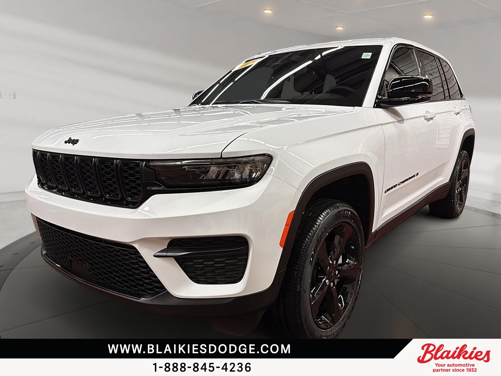 White 2025 Jeep Grand Cherokee Altitude 4WD SUV / Crossover Four-Wheel Drive 8-Speed Automatic