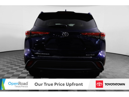 used 2020 Toyota Highlander car, priced at $34,998