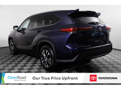 used 2020 Toyota Highlander car, priced at $34,998