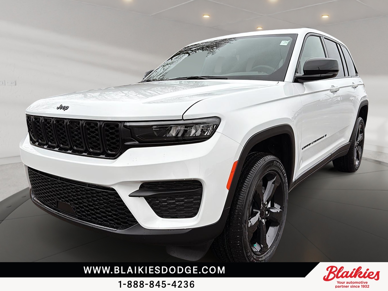 White 2025 Jeep Grand Cherokee Altitude 4WD SUV / Crossover Four-Wheel Drive 8-Speed Automatic