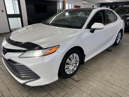 White 2018 Toyota Camry XLE Sedan Front-Wheel Drive Automatic