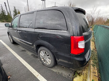 used 2016 Chrysler Town & Country car