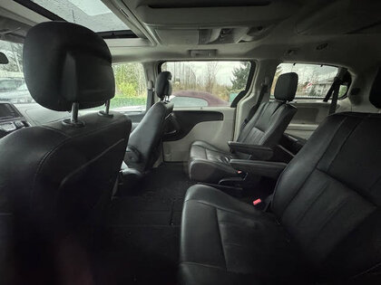 used 2016 Chrysler Town & Country car