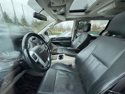 used 2016 Chrysler Town & Country car