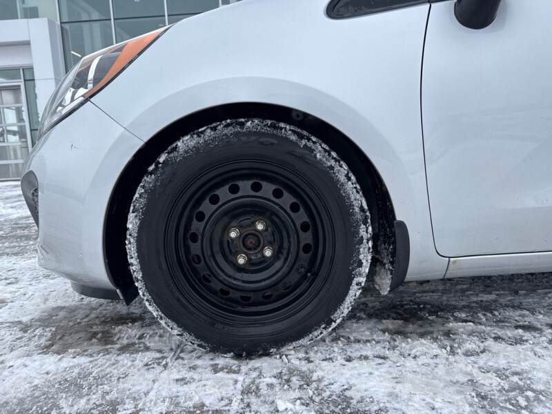 2015 Kia Rio 5-Door - Gallery image 11