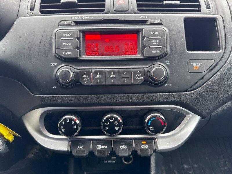 2015 Kia Rio 5-Door - Gallery image 15