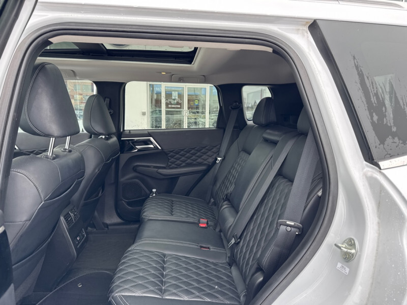 2024 Mitsubishi Outlander PHEV - Gallery image 11