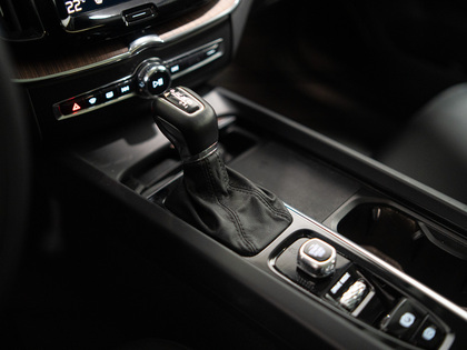 used 2021 Volvo XC60 car, priced at $35,900