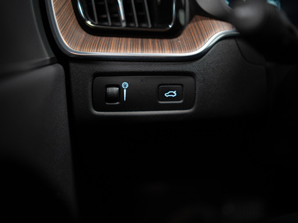 used 2021 Volvo XC60 car, priced at $35,900