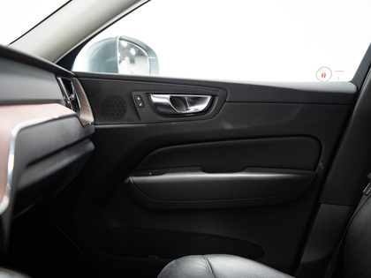 used 2021 Volvo XC60 car, priced at $35,900