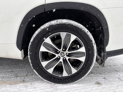 used 2021 Toyota Highlander car, priced at $37,995