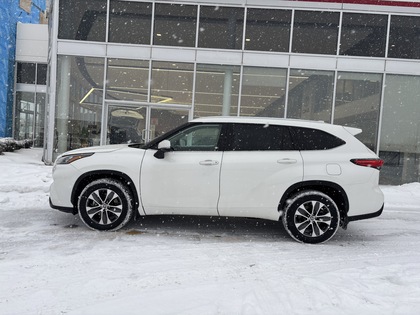 used 2021 Toyota Highlander car, priced at $37,995