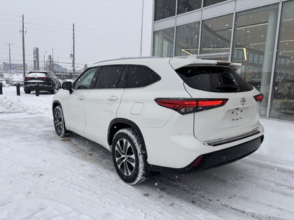 used 2021 Toyota Highlander car, priced at $37,995