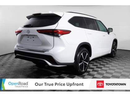 used 2022 Toyota Highlander car, priced at $37,998