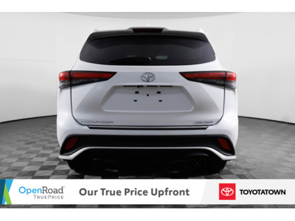 used 2022 Toyota Highlander car, priced at $37,998
