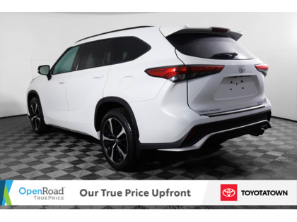 used 2022 Toyota Highlander car, priced at $37,998