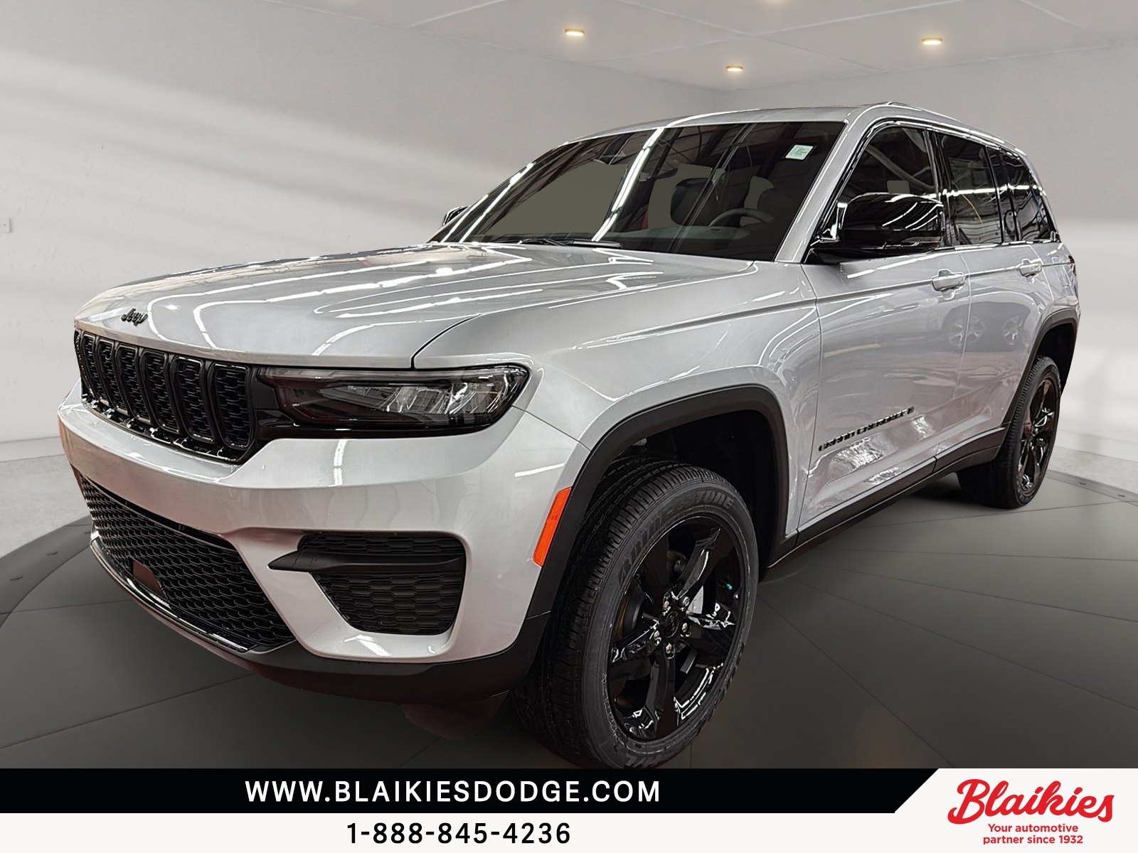 Silver 2025 Jeep Grand Cherokee Altitude 4WD SUV / Crossover Four-Wheel Drive 8-Speed Automatic