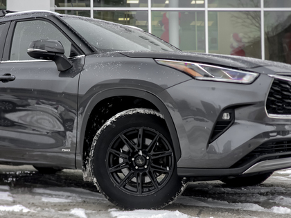 used 2023 Toyota Highlander car, priced at $52,995