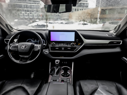 used 2023 Toyota Highlander car, priced at $52,995