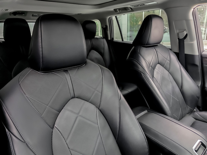 used 2023 Toyota Highlander car, priced at $52,995