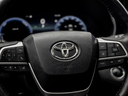 used 2023 Toyota Highlander car, priced at $52,995