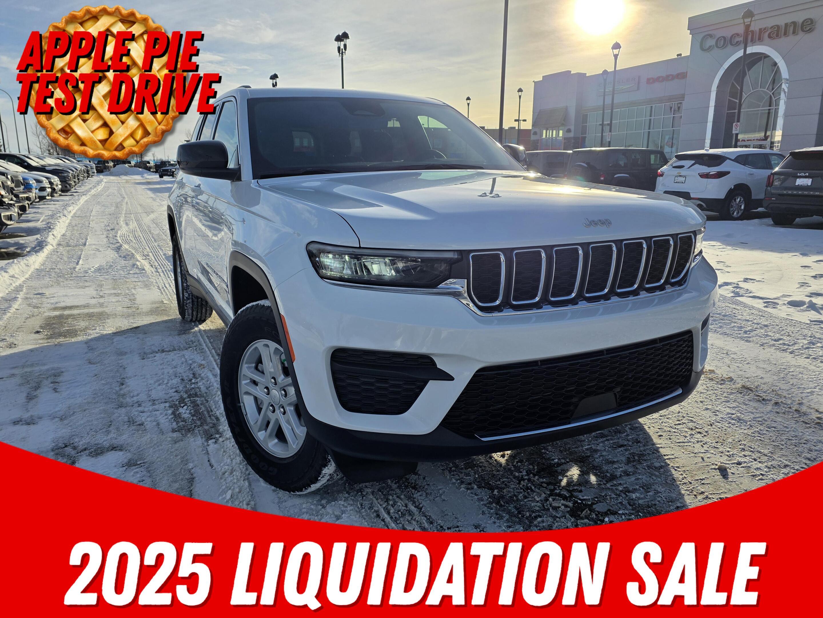 Jeep Grand Cherokee Laredo 4WD 2025