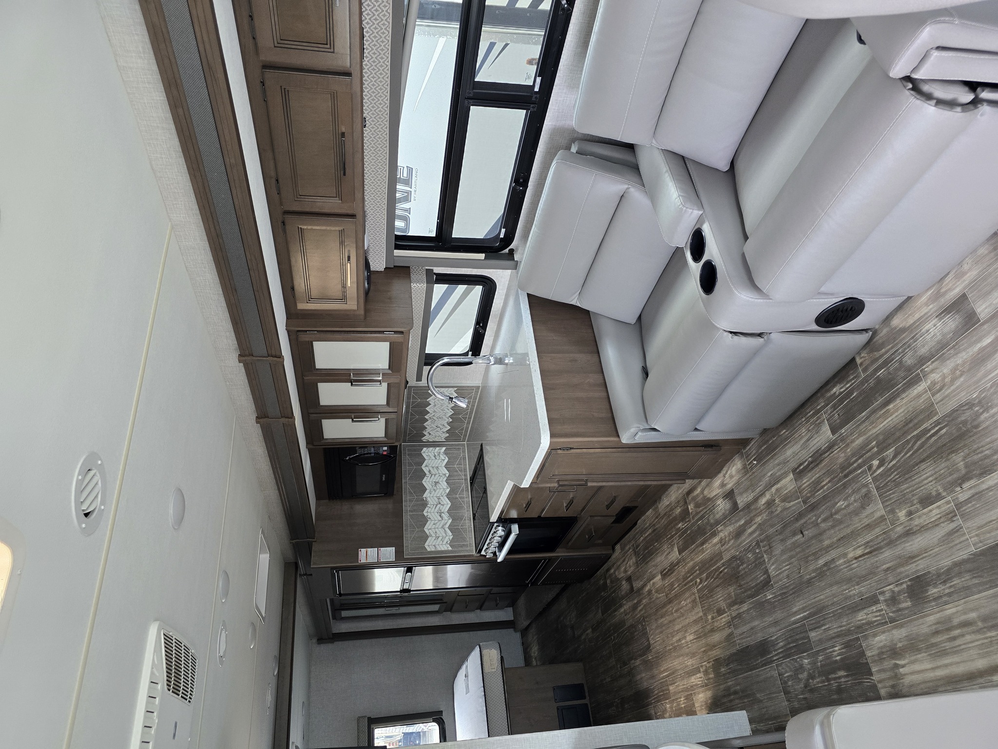 2021 Thor Motor Coach Hurricane