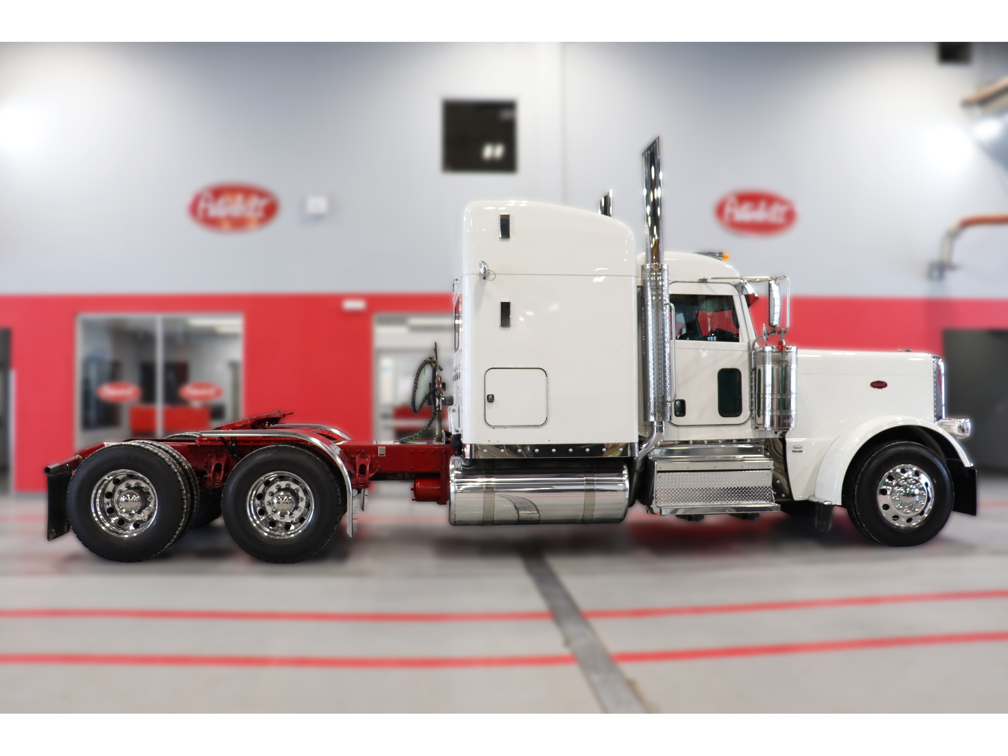 2023 Peterbilt 389