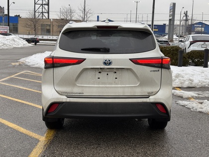 used 2021 Toyota Highlander car, priced at $34,995