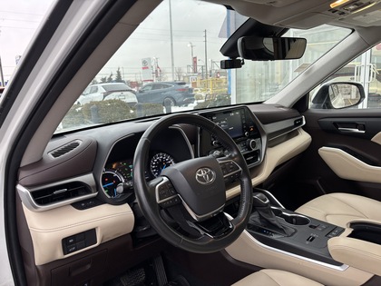 used 2021 Toyota Highlander car, priced at $34,995