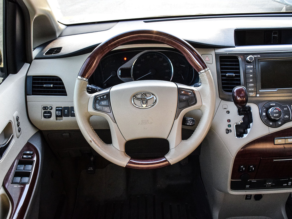 2011 Toyota  Sienna XLE Limited, 多伦多, 第三方LEASE