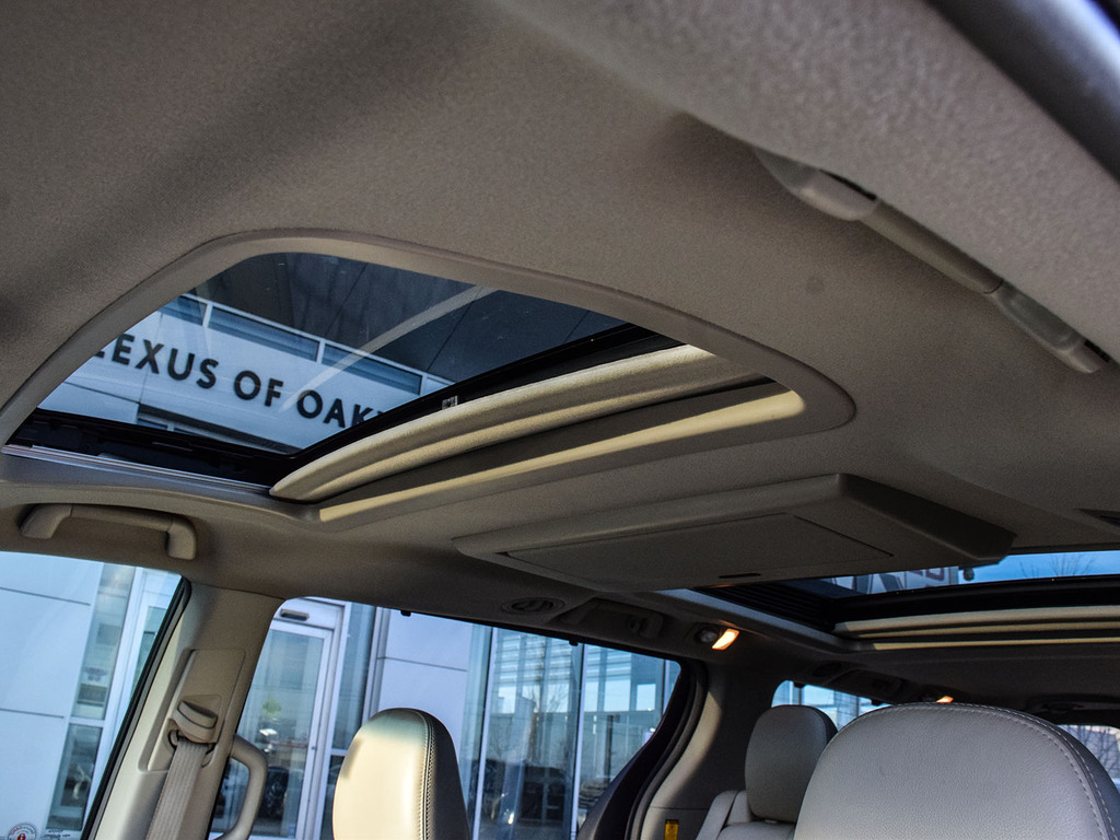 2011 Toyota  Sienna XLE Limited, 多伦多, 第三方LEASE