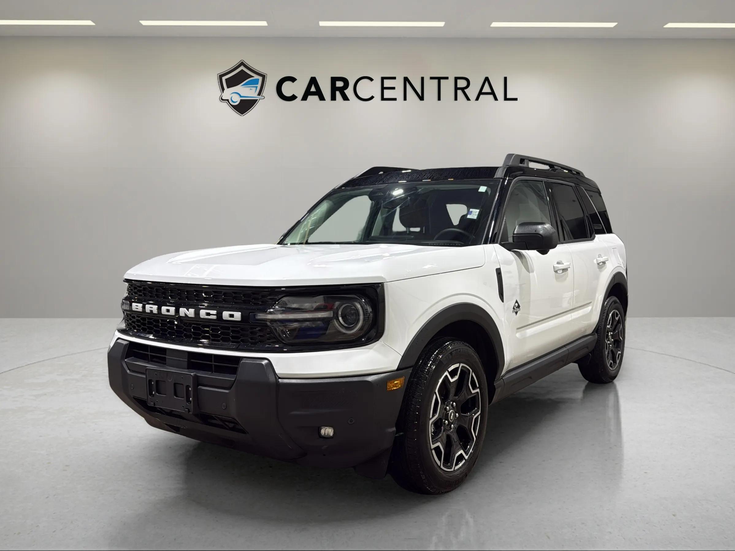 White 2025 Ford Bronco Sport Outer Banks AWD SUV / Crossover All-Wheel Drive 8-Speed Automatic