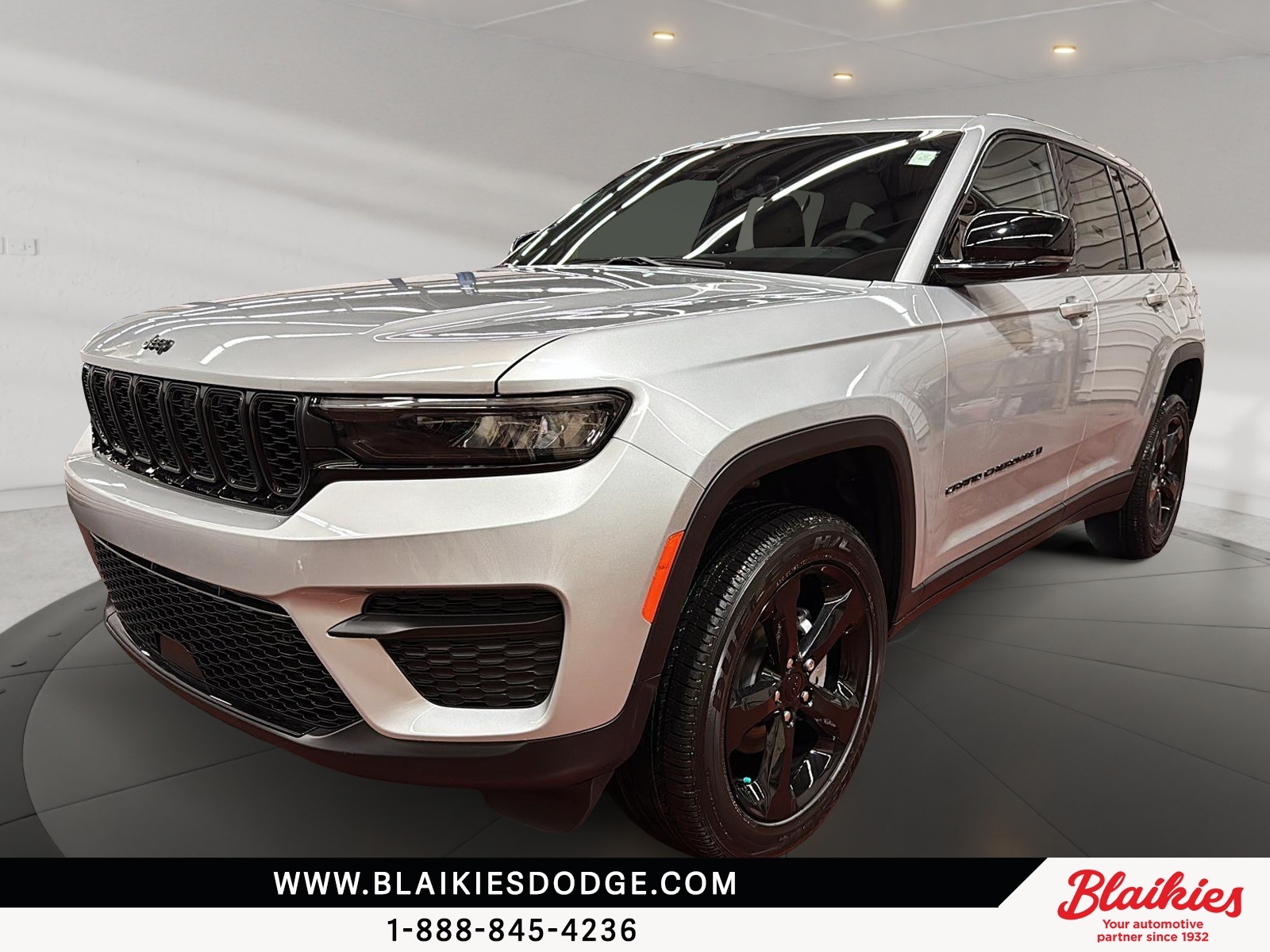 Silver 2025 Jeep Grand Cherokee Altitude 4WD SUV / Crossover Four-Wheel Drive 8-Speed Automatic