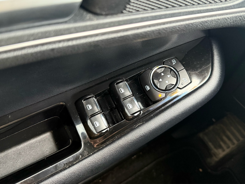 2018 Ford Edge - Gallery image 11