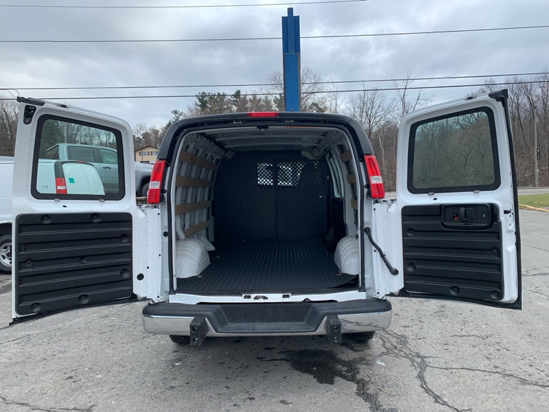 2023 GMC Savana Cargo - Gallery image 10