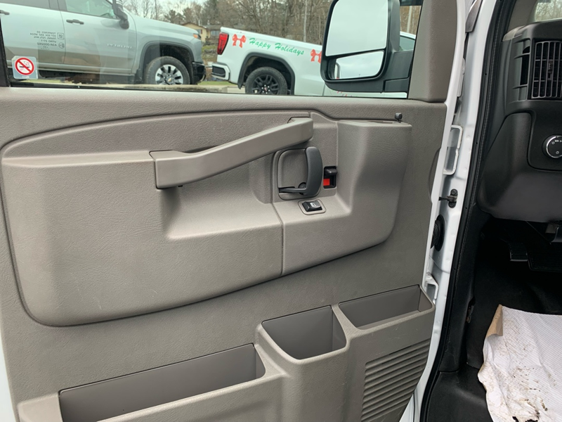 2023 GMC Savana Cargo - Gallery image 15