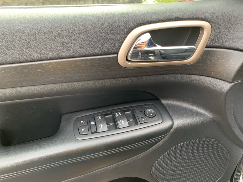 2016 Jeep Grand Cherokee - Gallery image 16