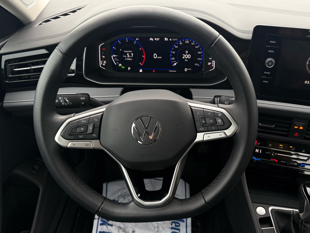 2025 Volkswagen Jetta - Gallery image 2