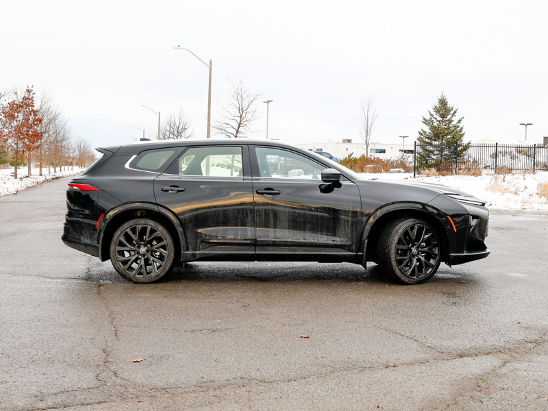 2025 Toyota Crown Signia - Gallery image 1