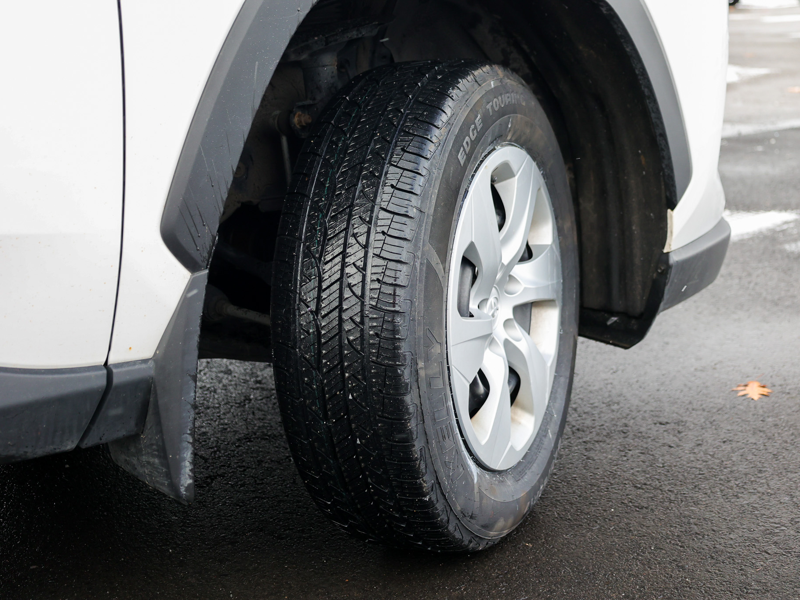 2024 Toyota RAV4 - Gallery image 6