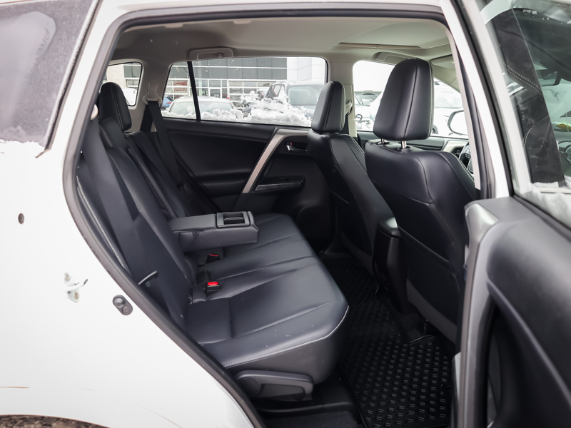 2018 Toyota RAV4 - Gallery image 11