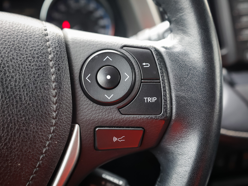 2018 Toyota RAV4 - Gallery image 17