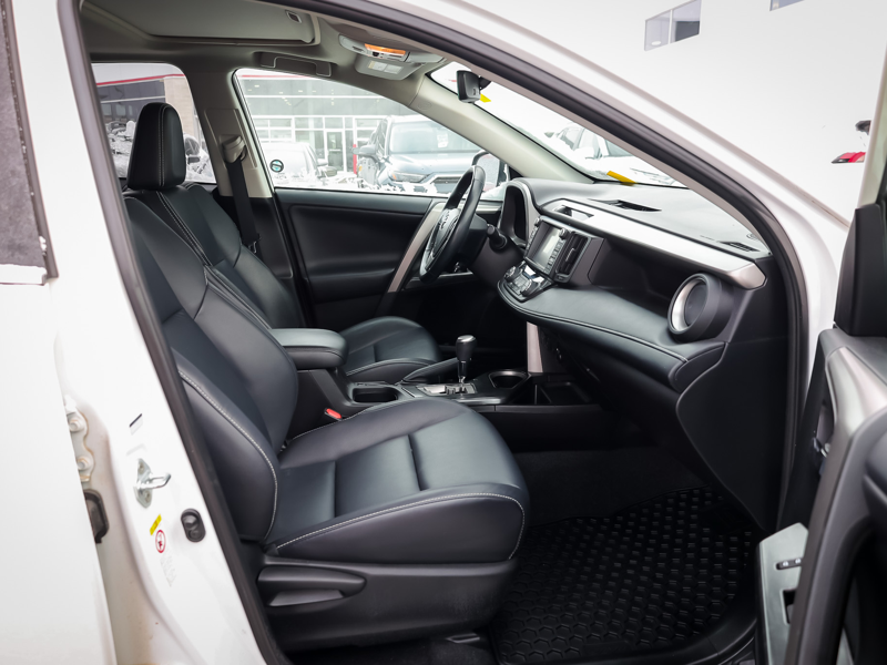 2018 Toyota RAV4 - Gallery image 10